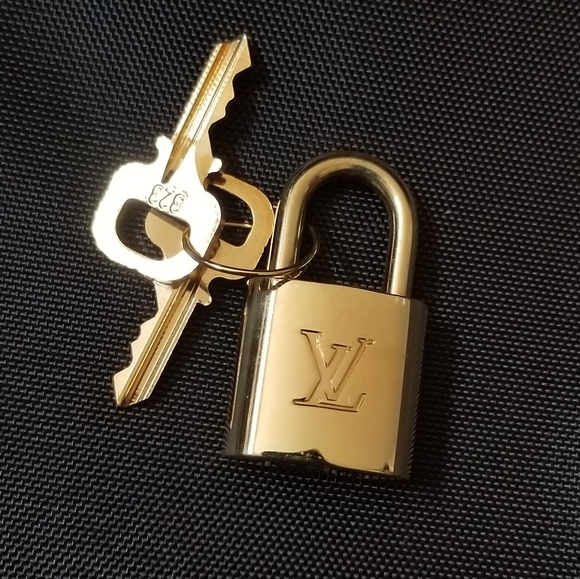 Louis Vuitton Damier Pegase 44 Luggage - Picture 4 of 6